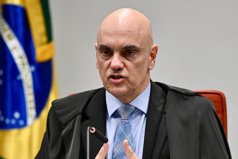 Moraes não é bobo, evita embate e dá recado político