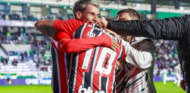 Lance 'de cinema' de Ferreirinha garante mais três pontos para o SP