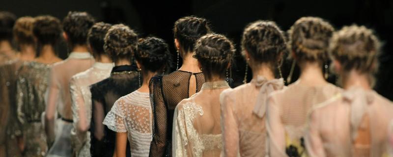 Moda, viaggio nel lato oscuro del fashion tra sfruttamento e caporalato
