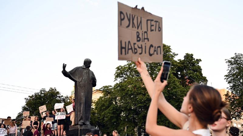 Antikorruptionsbüro: Selenskyj muss zurückrudern: Eine Krise, aber kein Maidan