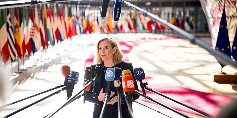 Außenministerin für Österreich sein: Man muss Diplomatie immer versuchen