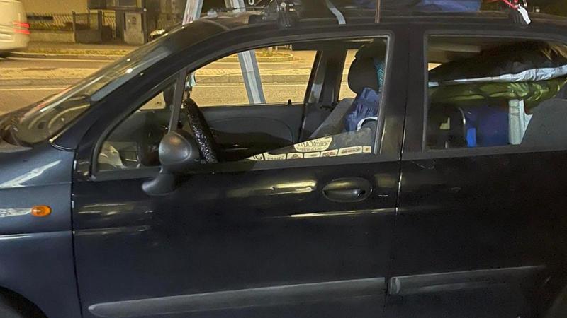 Le rubano l'auto mentre sta per parcheggiarla in garage: “Aiutatemi a ritrovarla”