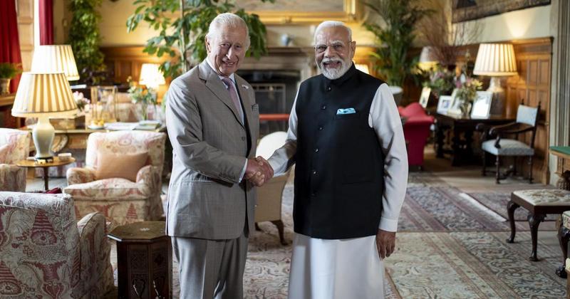 King given a tree by Indian prime minister at Sandringham