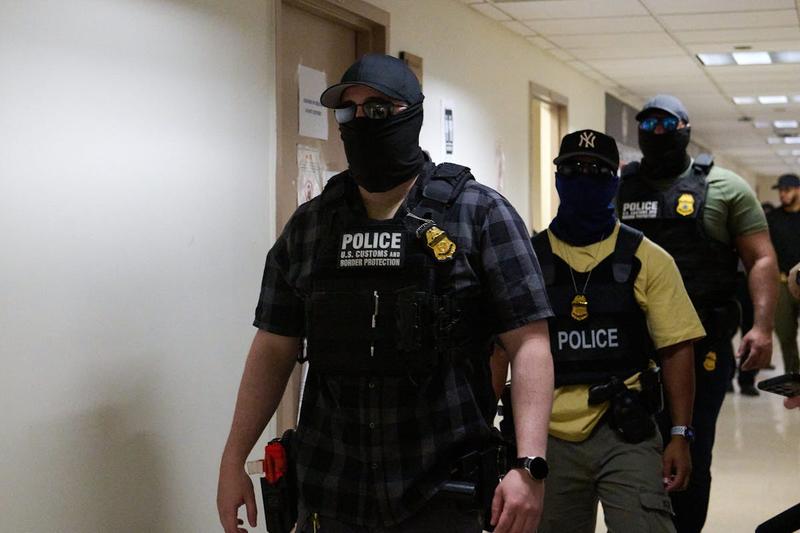 Immigration Agents Laugh at U.S. Citizen as He Records His Own Arrest
