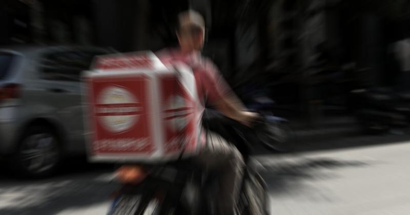 Καύσωνας: Απαγορεύονται οι εξωτερικές εργασίες και τα delivery από 12.00 έως 16.00 το Σάββατο