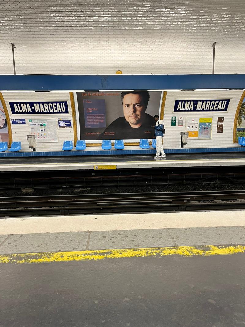 İstanbul ve Paris metrolarında davranış kültürü
