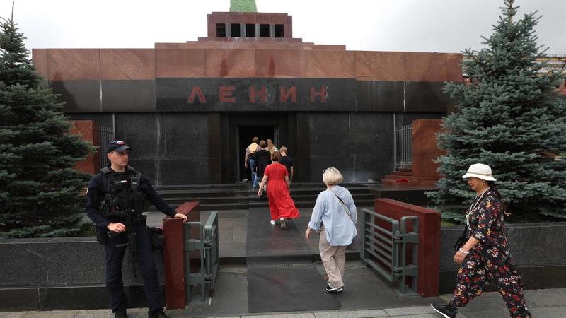 «La mummia» di Lenin divide Putin e la Chiesa ortodossa: il film riaccende la questione sulla sepoltura del padre della rivoluzione