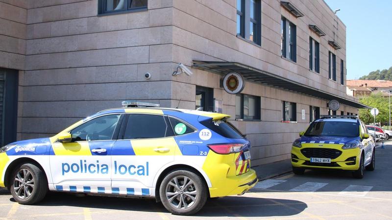 Abatido un hombre armado tras irrumpir en la comisaría de la Policía Local de Montornès del Vallès: un agente herido grave