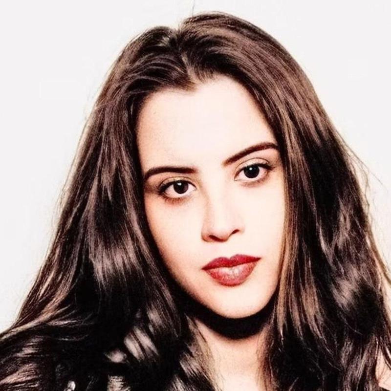 Atriz Veggari viraliza no TikTok e aposta em dicas para quem quer seguir ca