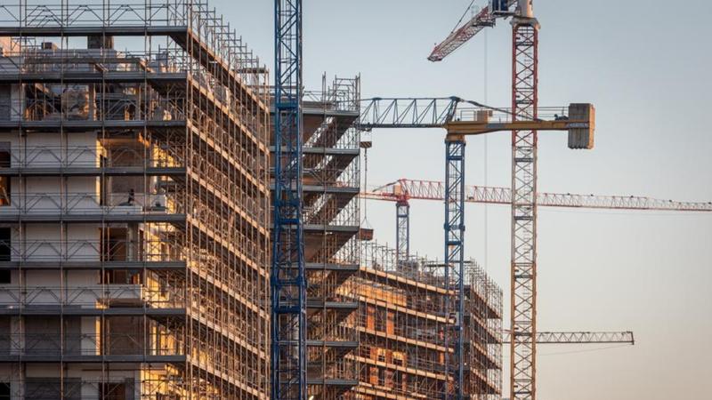 Inchiesta urbanistica a Milano, i motivi dell'altro stop alle torri. Le chat che smentiscono Catella e la risposta di Marinoni: «Sul progetto escludiamo l'assessore»