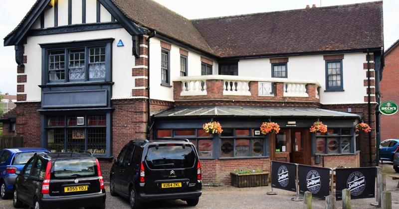 Plans to turn former pub into convenience store get the green light