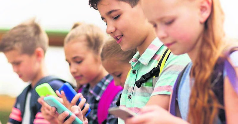 Cork principal urges parents to sign up to pledge over pupils' phone use