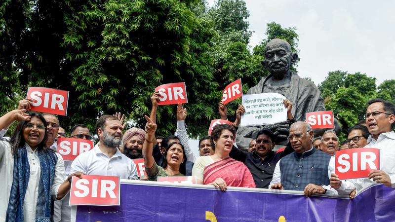 Dynastic politics keeps real leaders out so that the heir never sees a threat