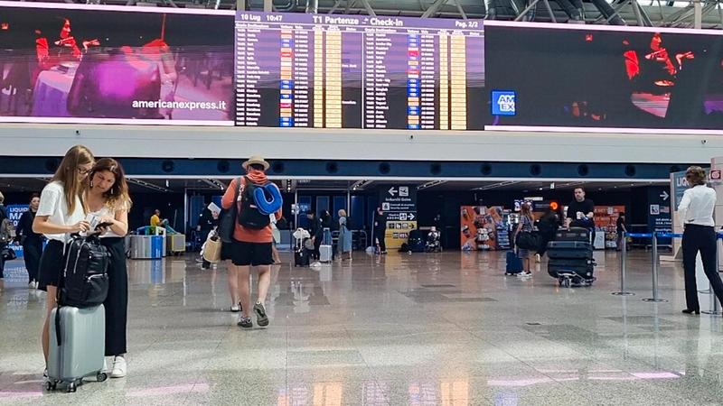 Viaggiare in aereo: le nuove regole. Cosa cambia per liquidi, documenti e animali