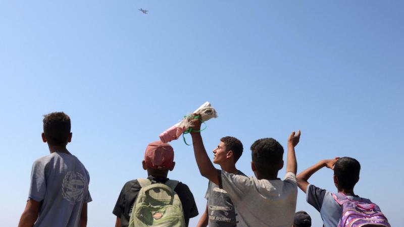 Tregua umanitaria a Gaza. Israele: “Da oggi l'invio di aiuti”. Hamas: “Stop per salvare vite”. Camion egiziani al valico di Rafah