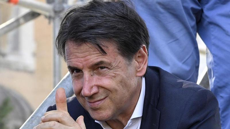 Conte tentato dalle primarie. Non solo la svolta garantista: ecco la strategia in vista delle Politiche