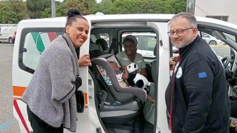 Firenze, un paese si mobilita per il bimbo cieco. “In Senegal il nostro Babacar sarebbe tagliato fuori”