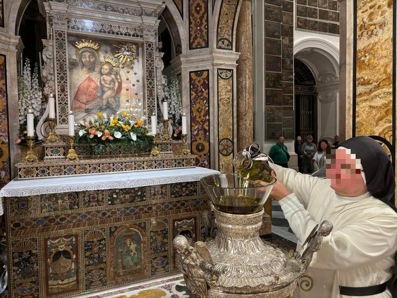 Sant'Anastasia, armato di pistola entraÂ in chiesa durante la messa per rapinareÂ i fedeli: esploso anche un colpo di pistola