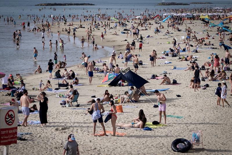 Turkish embassy staffer nabbed photographing girls in Tel Aviv beach locker room