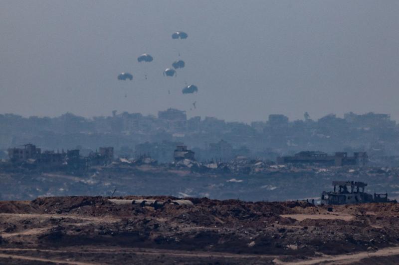 Jordania y Emiratos Árabes Unidos comienzan a enviar ayuda a la hambrienta Gaza