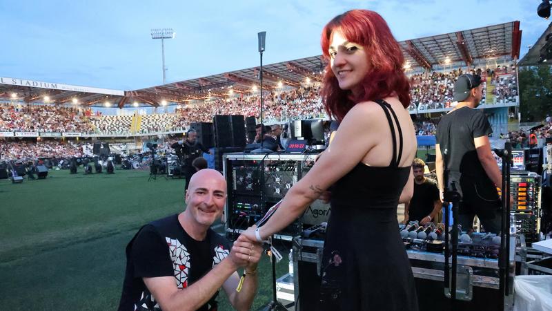 Proposta di matrimonio a sorpresa: cos’è successo sul palco del Rockin’ 1000