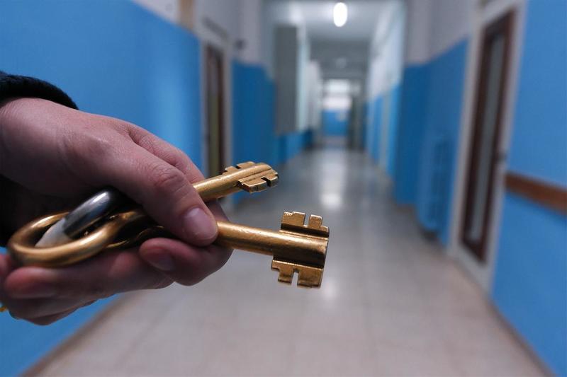 Carceri, Antigone presenta il rapporto di metà anno: «La vita dietro le sbarre è disumana»