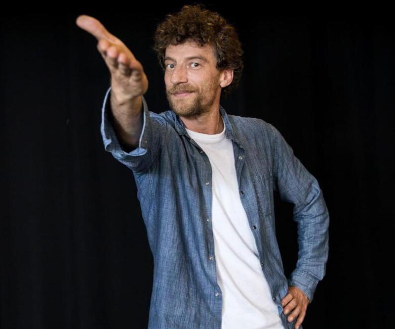 Maurizio Lastrico a Livorno: in scena le sfighe della vita tutte da ridere