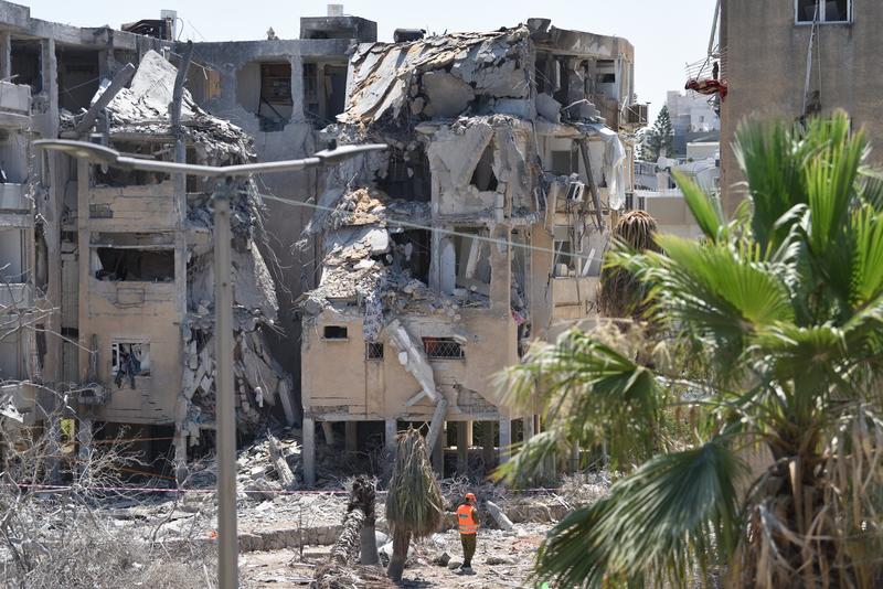Holon residents fume at event feting demolition of homes damaged by Iran