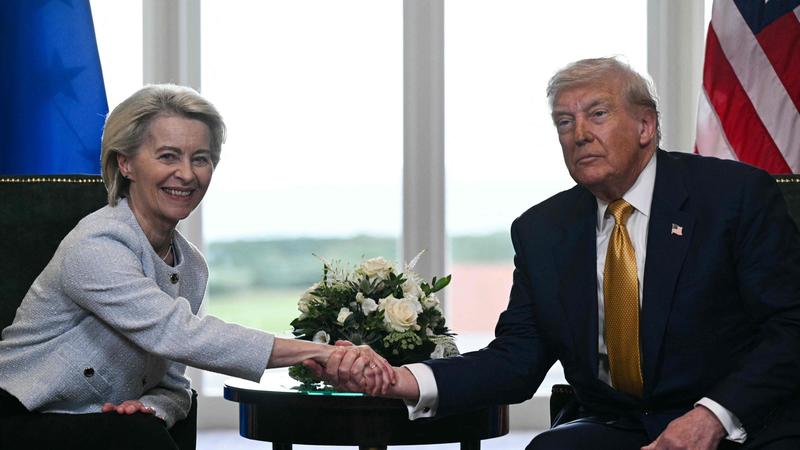 Accordo sui dazi, gelo della Francia: Europa sottomessa agli Usa. Tajani: “Ora sostegni per le imprese”