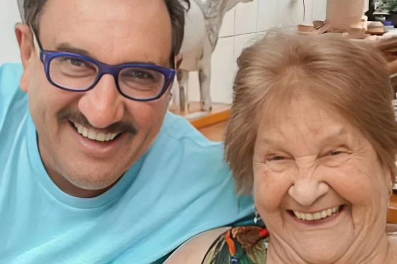 Ratinho se afasta de programa no SBT após morte de sua mãe aos 93 anos