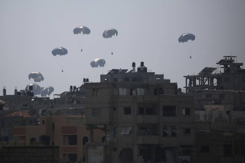 Gaza Airdrops Fell on Homes in Gaza, Collapsing Them, Aid Groups Say