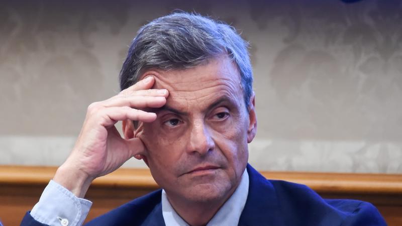 Calenda: «L'accordo Trump-Ue? Una scena mortificante, colpa di Meloni e Merz. Servivano i contro-dazi»