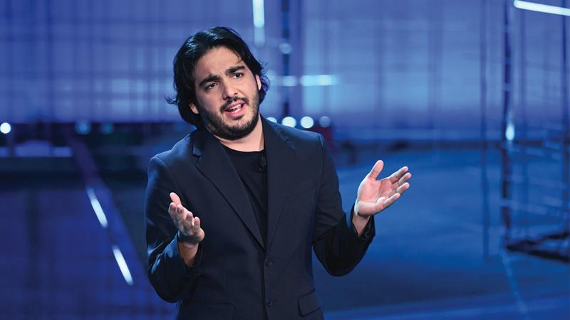 Max Angioni e la comicità a cui dovremmo chiedere di più