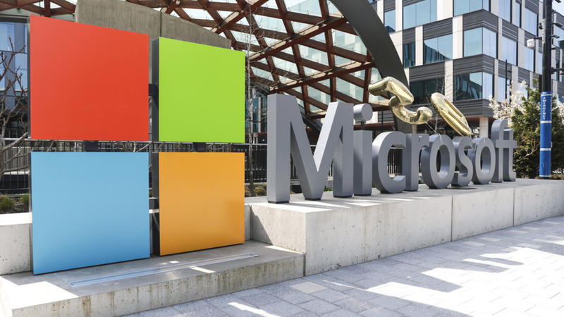Οι μαζικές απολύσεις της Microsoft προμηνύουν μια νέα εποχή στην εργασία για τους νέους και τα έμπειρα στελέχη