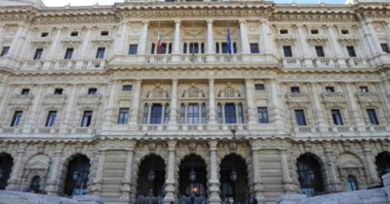 È una guerriglia giudiziaria tra Magistratura e politica