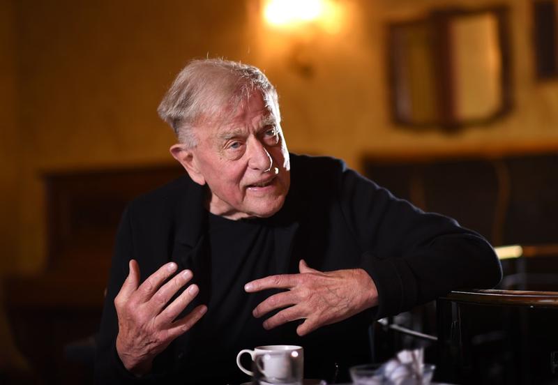 Als Leiche nach Wien und zurück: Wie die Theaterwelt Abschied von Claus Peymann nimmt