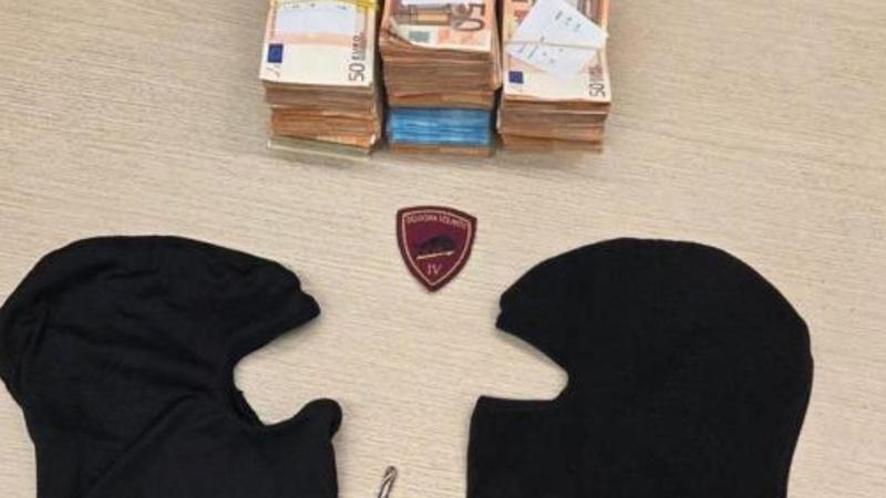 Rapina da 80mila euro, perdono le banconote nella fuga: quattro arresti