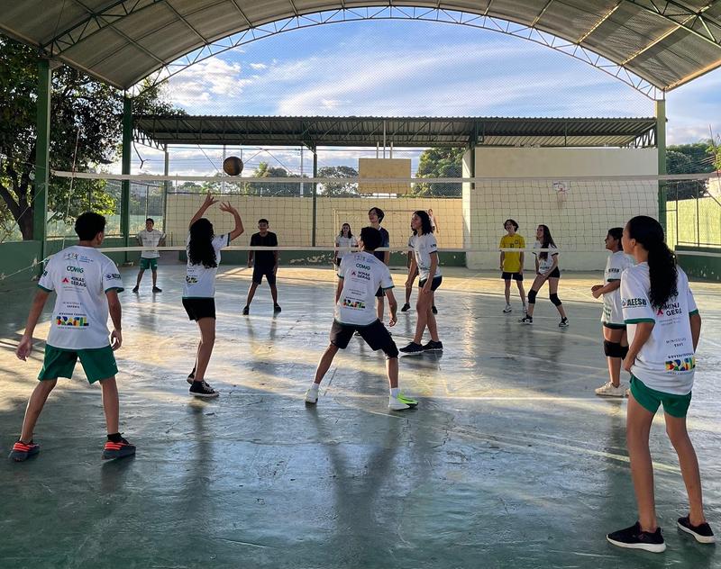 AEESB oferece 240 vagas gratuitas para projeto de handebol e vôlei em Montes Claros