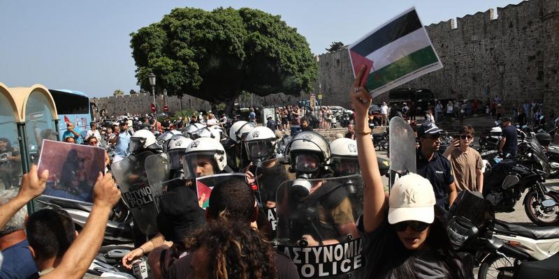 Israelische Touristen mit Flaschen beworfen