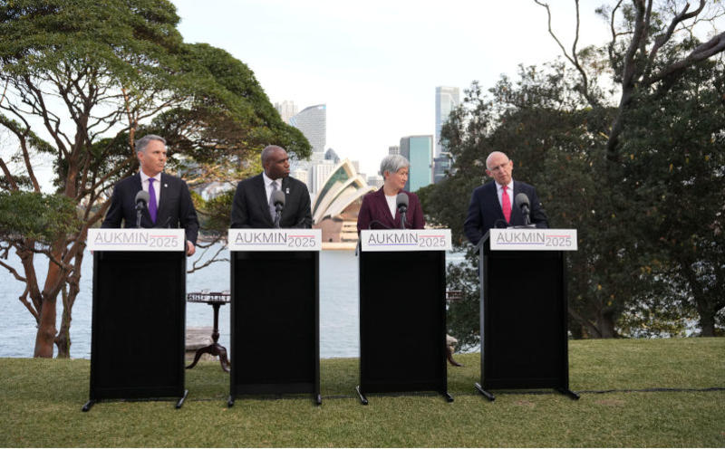 Australia employs 'straddle' diplomacy with China and the US