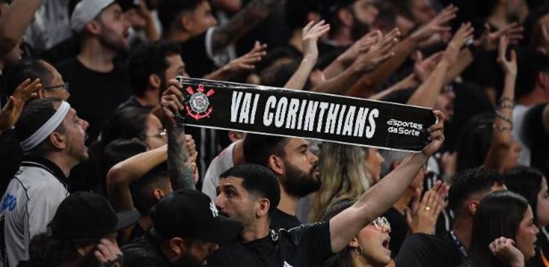 Torcedor cansou: queda da Fiel é sintoma de crise sem fim