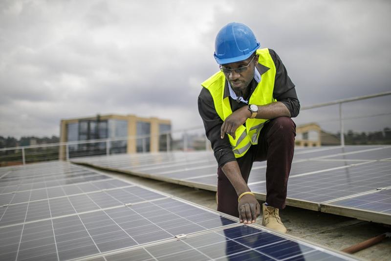 Während Deutschland zerbröselt: Regierung investiert 500 Millionen Euro in Afrikas Energiewende