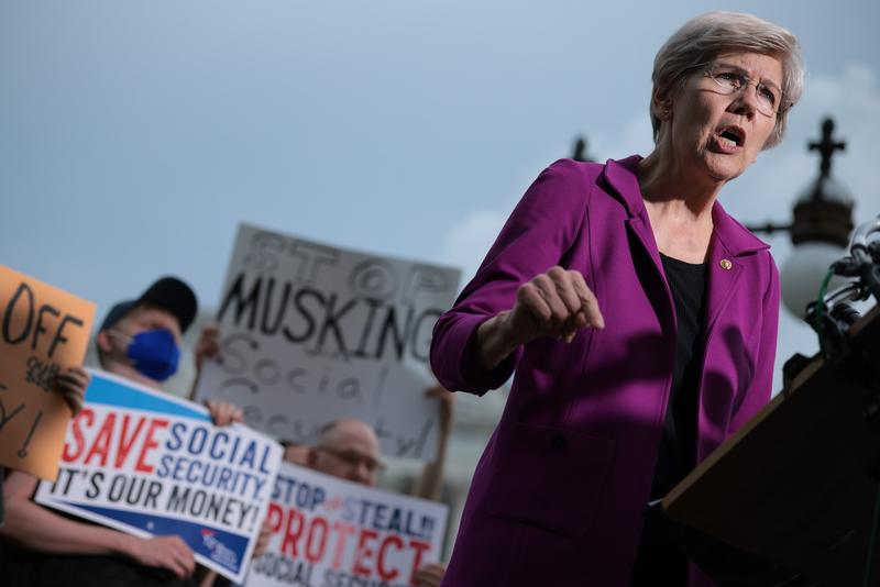 Elizabeth Warren Demands Investigation Into Social Security Hotline Wait Times