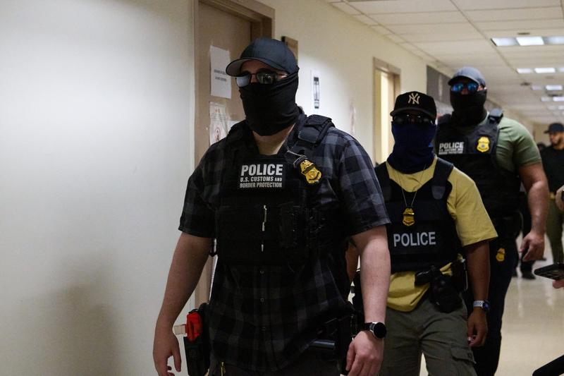 Federal Lawmakers Demand Information on ICE Agents’ Use of Masks, Unmarked Cars