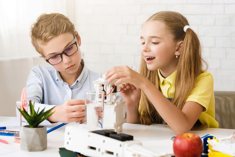 Cómo equilibrar el uso de tecnología con experiencias de aprendizaje