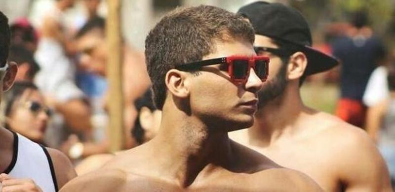 Sessenta e um socos na cara da namorada para renovar a carteirinha de macho