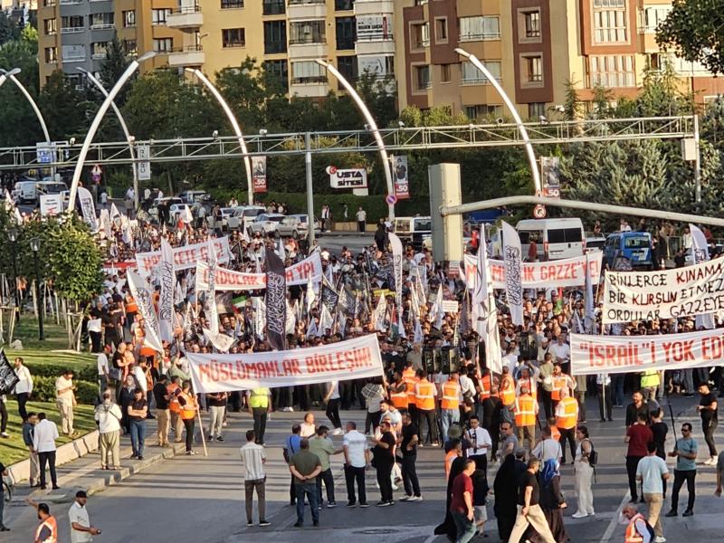 AKP’ye yönelik Gazze eleştirisinin tonu sertleşiyor: “Ölmek için dua eden kardeşlerimizin yakarışları külliyenin, sarayların duvarlarını aşmadı mı?