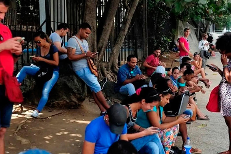 Tarifazo digital: el nuevo rostro del postotalitarismo cubano, por Raudiel Peña Barrios