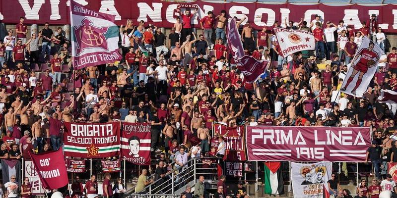 Livorno, parte la campagna abbonamenti: curva a 160 euro per 19 partite