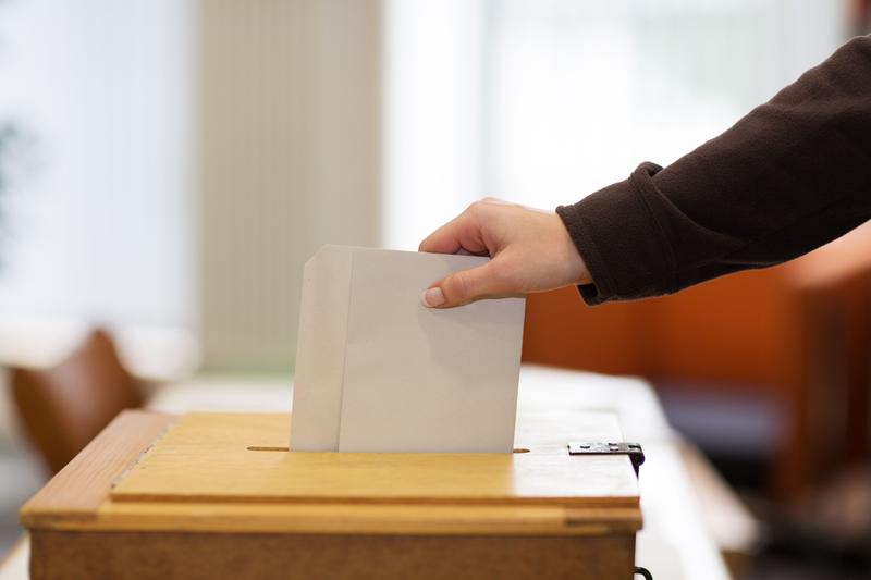 Demokratie betrifft uns alle: Wie bringen wir junge Menschen an die Urne?